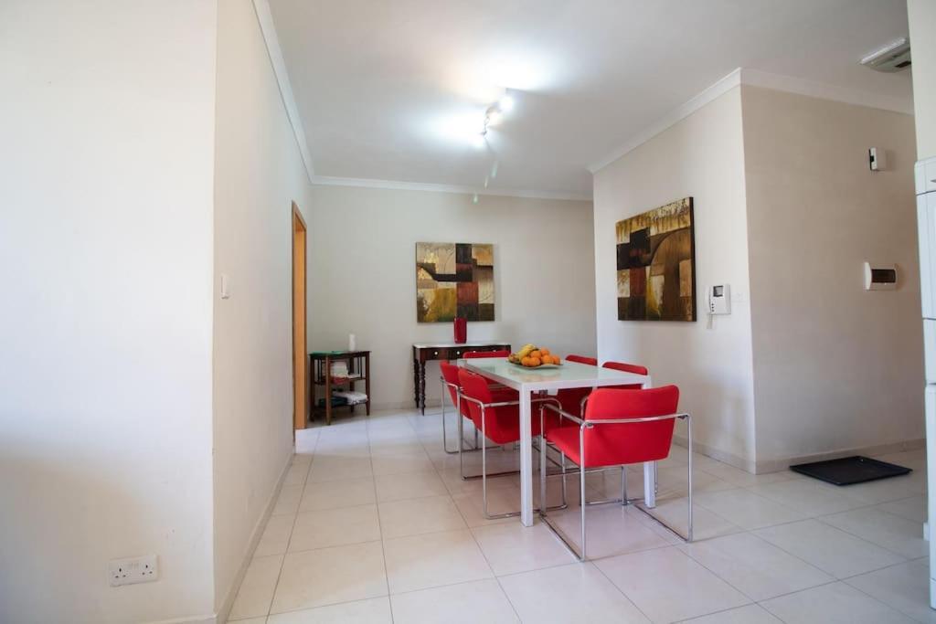Modern Apt In The Heart Of Maltese Nightlife San Ġiljan Buitenkant foto