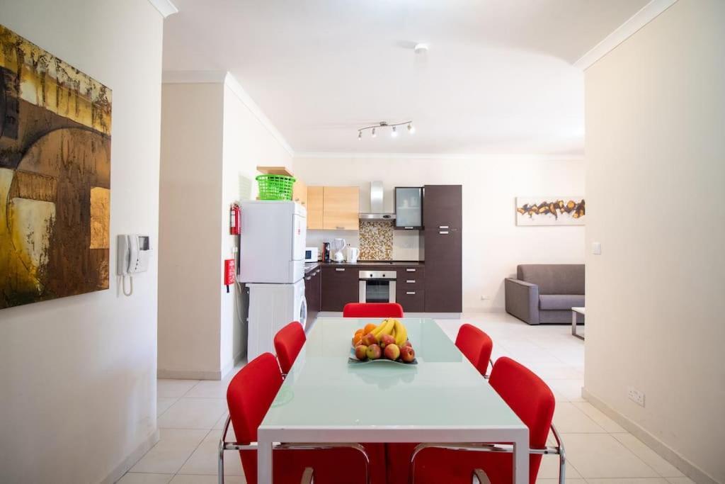 Modern Apt In The Heart Of Maltese Nightlife San Ġiljan Buitenkant foto