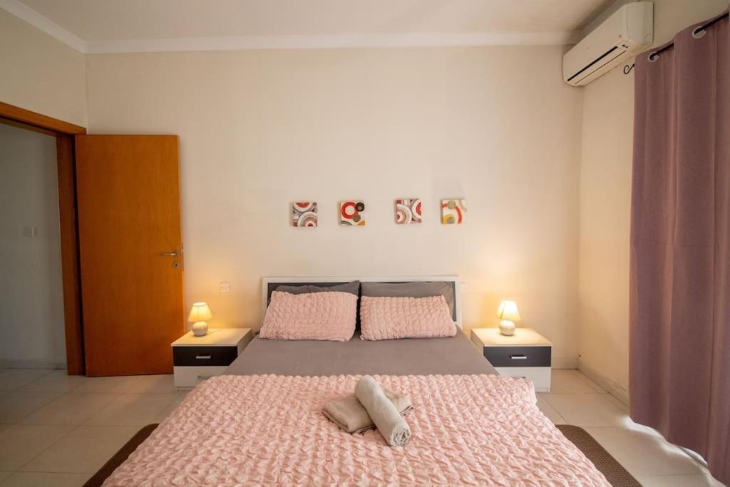 Modern Apt In The Heart Of Maltese Nightlife San Ġiljan Buitenkant foto