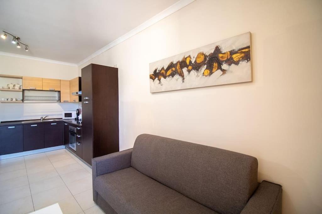 Modern Apt In The Heart Of Maltese Nightlife San Ġiljan Buitenkant foto