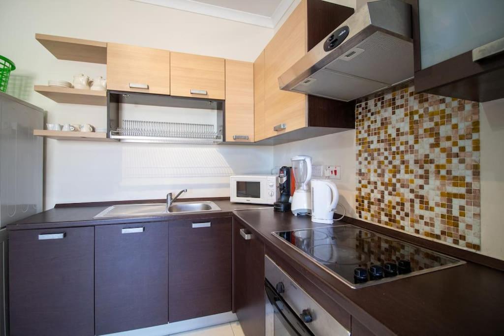 Modern Apt In The Heart Of Maltese Nightlife San Ġiljan Buitenkant foto