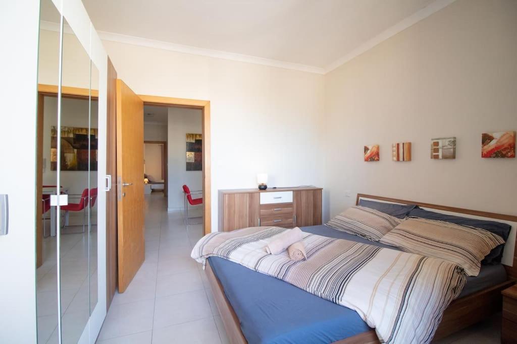 Modern Apt In The Heart Of Maltese Nightlife San Ġiljan Buitenkant foto