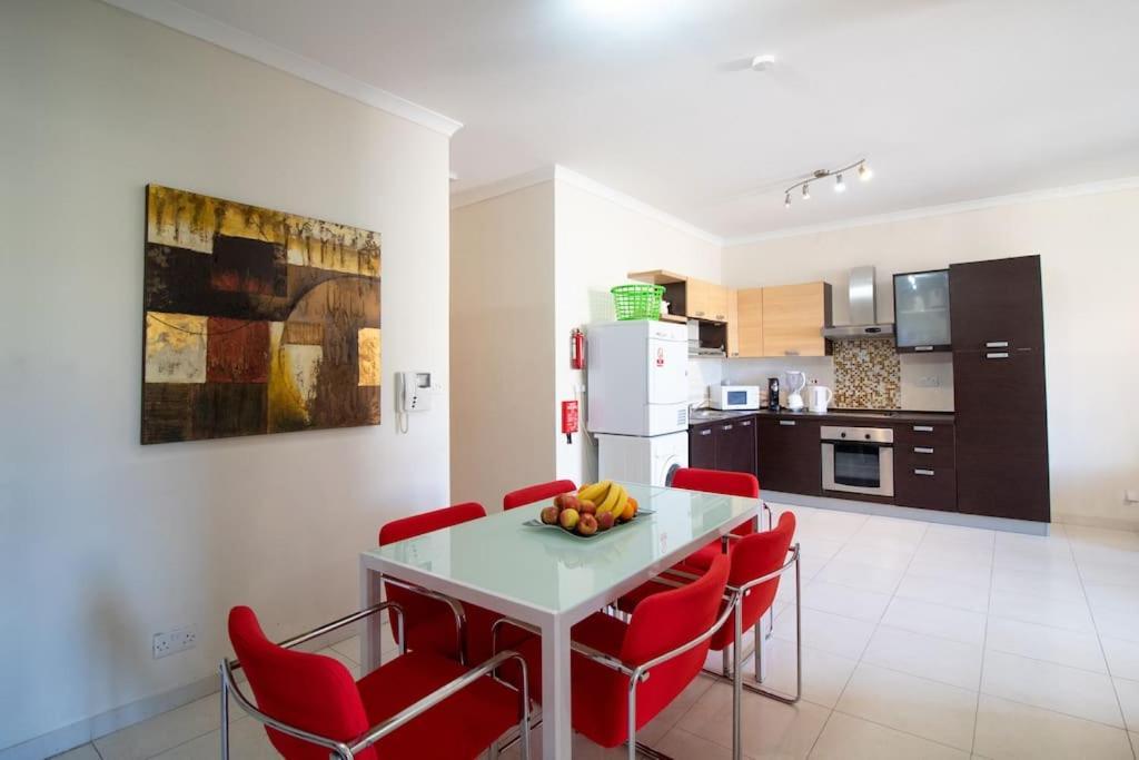 Modern Apt In The Heart Of Maltese Nightlife San Ġiljan Buitenkant foto