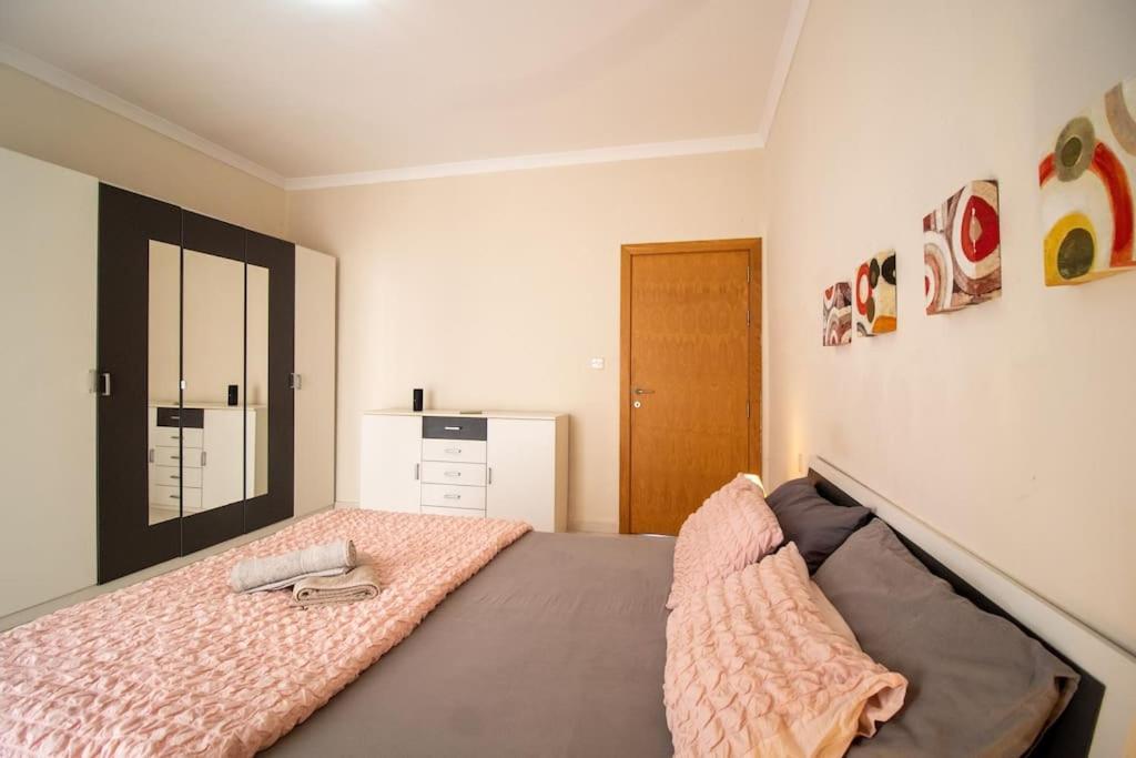 Modern Apt In The Heart Of Maltese Nightlife San Ġiljan Buitenkant foto